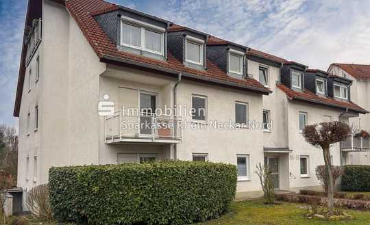 Lichtdurchflutete DG-Wohnung mit hohen Decken & TG-Stellplatz