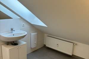 Charmante 2-Zimmer-Wohnung im Dachgeschoss am Dreiecksplatz in Kiel – Koldingstraße 8, 24105 Brunswik, Kiel – Vorschaubild 11