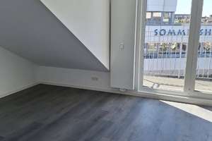 Charmante 2-Zimmer Dachgeschosswohnung in Köln-Rodenkirchen – Die vollständige Adresse der Immobilie erhältst du vom Anbieter., 50996 Rodenkirchen (Ortsteil), Köln – Vorschaubild 1