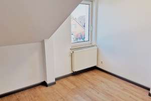 Helle und frisch renovierte 3-Zimmer-Dachgeschosswohnung in beliebter Wohnlage von Reislingen – Die vollständige Adresse der Immobilie erhältst du vom Anbieter., 38446 Reislingen, Wolfsburg – Vorschaubild 4