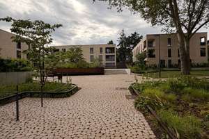 Lichtdurchflutetes Zuhause im "Petit Jardin": Große Terrasse, Neubau-Komfort & Top-Lage!