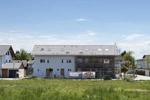 NEUBAU-Reihenmittelhaus mit sehr guter Ausstattung in Großkarolinenfeld! – Die vollständige Adresse der Immobilie erhältst du vom Anbieter., 83109 Großkarolinenfeld – Vorschaubild 1