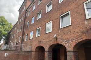 2,5 Zimmerwohnung mit Küchenzeile und Wannenbad – Woermannstraße 12, 24149 Kiel – Vorschaubild 1