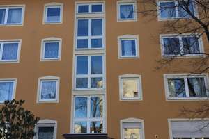 Sonnige, helle, frisch renovierte 2-Zi-Whg mit Blick ins Grüne  in Schwabing-Milbertshofen – Die vollständige Adresse der Immobilie erhältst du vom Anbieter., 80807 Milbertshofen, München – Vorschaubild 1