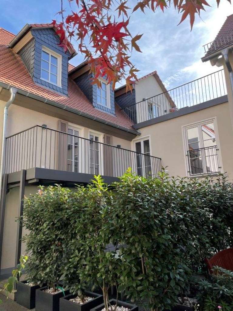 Wunderschöne 4-Zimmer-Maisonette-Whg - / Denkmal -2014 kernsaniert in der Innenstadt von Bad Homburg