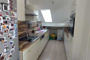 Lichtdurchflutete 2-Zimmer-EBK- Dachgeschosswohnung mit Süd-Balkon & Top-Anbindung – Rothenfelser Straße 4, 81249 München – Vorschaubild 4