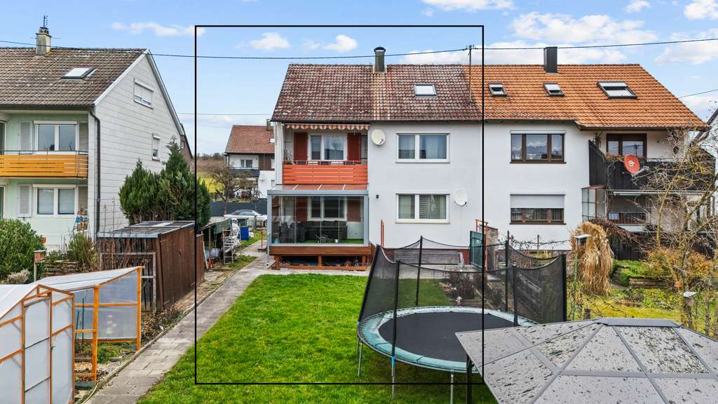 Immobilie in Rutesheim - Charmante Doppelhaushälfte in Rutesheim mit Einliegerwohnung, großem Garten, Balkon und Wintergarten - Bild 0