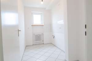 Panoramablick 7. Stock. Gepflegte 2-Raum-Wohnung in Schwabing-West – Klausingweg 2, 80797 Am Luitpoldpark, München – Vorschaubild 10