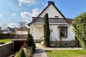 Schönes Grundstück mit Einfamilienhaus und Nebengelass am Großen Garten in Dresden