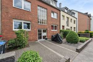 Attraktives Mehrfamilienhaus in zentraler Lage von Düsseldorf Hassels! – Die vollständige Adresse der Immobilie erhältst du vom Anbieter., 40599 Hassels, Düsseldorf – Vorschaubild 1