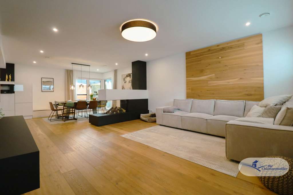 Immobilie in Bernau am Chiemsee - Modernes Einfamilienhaus mit sonniger Dachterrasse – stilvolles Wohnen im Herzen von Bernau am Chiem - Bild 1