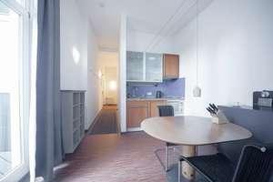 **FURNISHED** Ruhige, sanierte Altbauwohnung mit Balkon