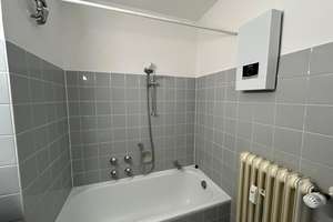 Sonnige 1-Zimmer-Dachgeschosswohnung mit Balkon in Krefeld – Viktoriastr. 138, 47799 Cracau, Krefeld – Vorschaubild 6