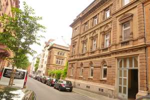 DESIGNER-DACHGESCHOSS-WOHNUNG MIT "2 SCHLAFZIMMERN" IN EINEM HISTORISCHEM STADTPALAIS – Wörthstraße 6, 65185 Mitte, Wiesbaden – Vorschaubild 2