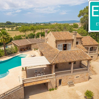 Luxuriöses mediterranes Anwesen mit Ferienlizenz, Panoramablick und großem Pool 1.950.000 ...Lage Ll