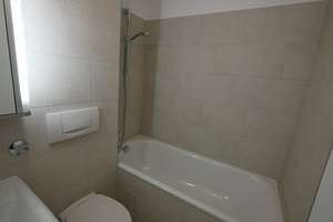 Hochwertig renovierte 3 Zi. Wohnung mit Küche, Luxusbad + sep. WC, nahe der U-Bahn, ruhig, Südaus.! – Treitschkestr. 9, 80992 Alt-Moosach, München – Vorschaubild 12