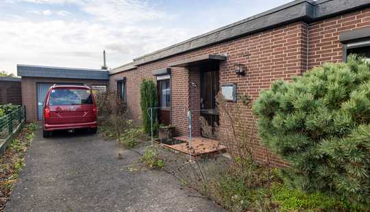 Bild von *** ebenerdiger BUNGALOW mit VIEL GARTEN, GARAGE - ebenerdige DUSCHE und GÄSTE WC ***