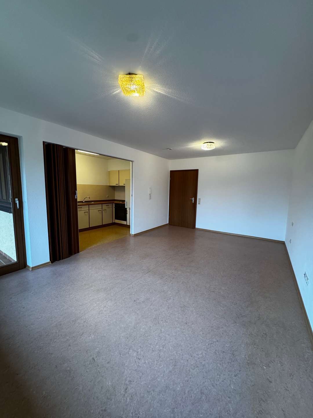 Provisionsfrei: 1-Zimmer-Wohnung mit Loggia in ruhiger Wohnlage von Altensteig & Stellplatz, Calw Kreis – Bild 1