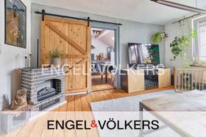 Historischer Altbaucharme trifft modernen Wohnkomfort – stilvolle 3-Zimmer-Dachgeschosswohnung in...