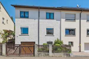 Ihr neues Familienzuhause: Viel Platz, großer Garten und Dachterrasse in ruhiger Lage
