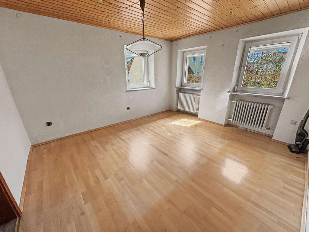 Immobilie in Bechhofen - Großzügiges Zweifamilienhaus mit Potential, Garten und Garage im Zentrum von Bechhofen - Bild 3