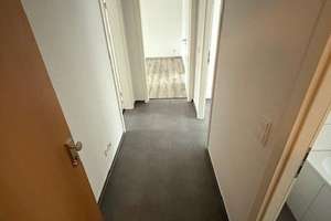 4-Raum Wohnung im 3. OG mit Balkon und Wannenbad OPTIONAL Bodenbelag neu – Züricher Straße 11, 6128 Südstadt, Halle (Saale) – Vorschaubild 1