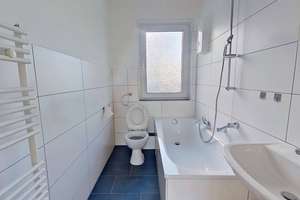 Große 2-Zimmer-Wohnung mit BALKON, modernem Wannenbad und viel Lichteinfall – Umlostraße 19, 33649 Brackwede, Bielefeld – Vorschaubild 6