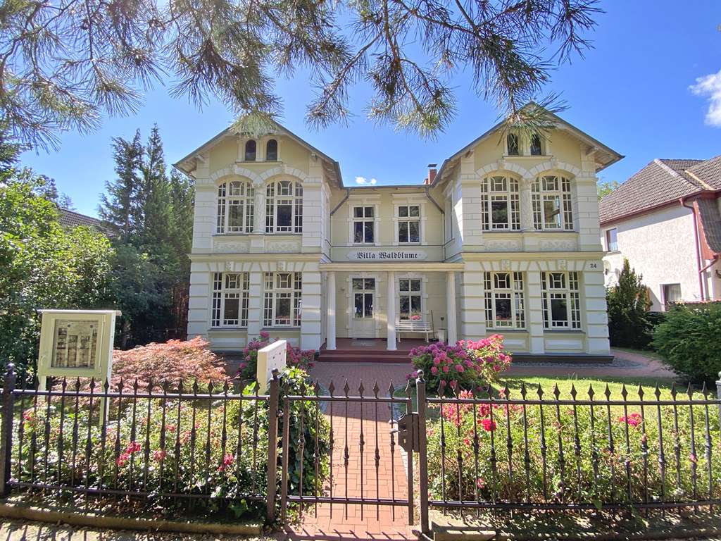 Immobilie in Zinnowitz - „Villa Waldblume“ - eine Perle mit Charme und Potenzial, nur 400 Meter vom Strand - Bild 0