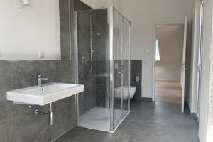 4-ZIMMER-PENTHOUSE | ALLEINE AUF EINER EBENE | 2. TAGESLICHTBÄDER | EBK | LOGGIA – 60435 Berkersheim, Frankfurt am Main – Vorschaubild 11