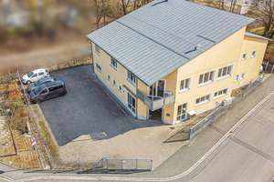 Wohnen & Arbeiten  vereint – vielseitige Immobilie mit sofortigem Cashflow! – Die vollständige Adresse der Immobilie erhältst du vom Anbieter., 90579 Langenzenn – Vorschaubild 2