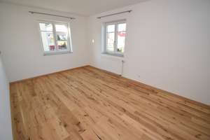 Exklusives Zweifamilien-Generationenhaus mit hochwertiger Ausstattung und großer Terrasse – Die vollständige Adresse der Immobilie erhältst du vom Anbieter., 73479 Ellwangen (Jagst) – Vorschaubild 2