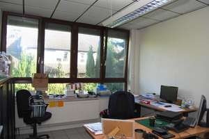 Wandlungsfähiges Bürohaus  in Mehrfamilienhaus mit Parkplätzen in Sol.-Mitte! – Die vollständige Adresse der Immobilie erhältst du vom Anbieter., 42655 Solingen-Mitte, Solingen – Vorschaubild 2
