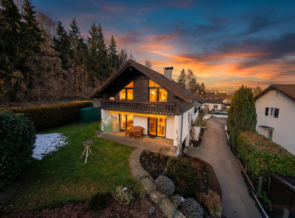 Immobilie in Tutzing - 2 für 1 in Tutzing! Einfamilienhaus mit separatem Einlieger-Bungalow - Bild 0