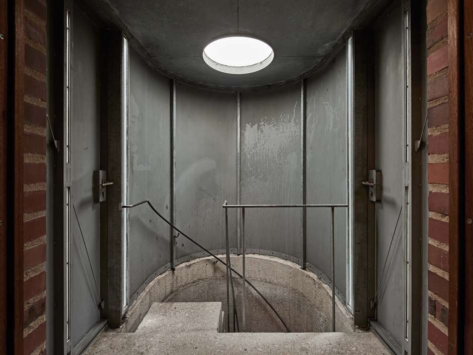 LICHTKUPPEL KELLERABGANG