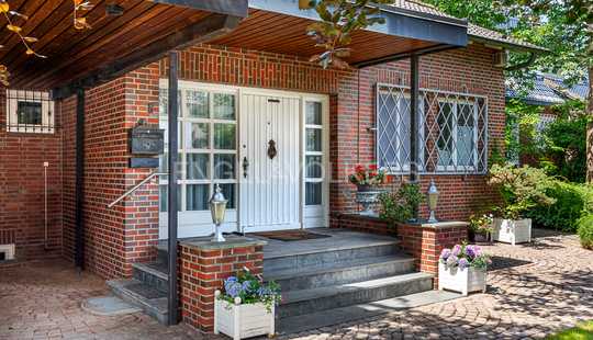 Bild von Klassischer Rotklinker in Wellingsbüttel mit großem Gartengrundstück