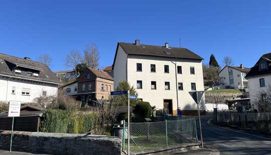 Bild von Gepflegte Doppelhaushälfte mit zwei Wohnungen und schönem Gartengrundstück in Weilburg - Ahausen