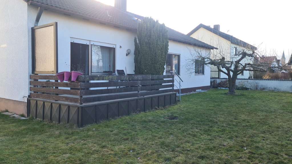 Immobilie in Atting - Ruhig gelegenes Einfamilienhaus mit eingewachsenem Garten und vielseitigem Raumangebot - Bild 0