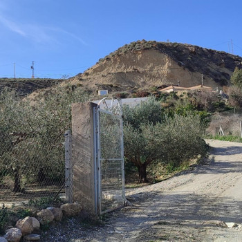 HAUS IN FINES ALMERIA MIT 4 SCHLAFZIMMERN, GRUNDSTÜCK UND POOL.