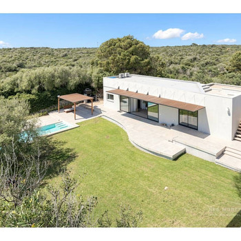 Moderne Design-Villa in Binisafua, nahe am Meer