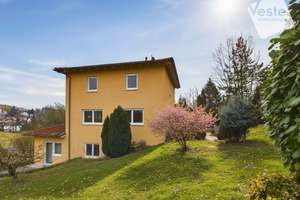 Toskana-Charme trifft Flexibilität  Haus mit Einliegerwohnung &amp; Doppelgarage – Die vollständige Adresse der Immobilie erhältst du vom Anbieter., 96450 Lützelbuch, Coburg – Vorschaubild 1