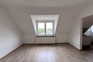 Helle 1-Zimmer-Dachgeschosswohnung mit super ÖPNV-Anbindung