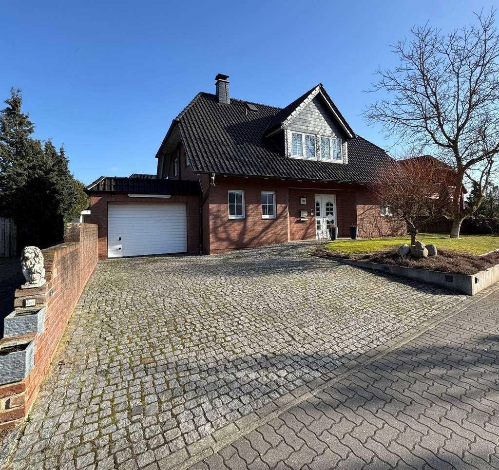 Immobilie in Rühen - Exklusives Einfamilienhaus in ruhiger Lage von Gifhorn / Eischott, direkte Lage zum Volkswagen Werk. - Bild 0