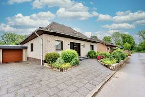 Unterkellerter Bungalow * DG ausgebaut, Wintergarten, Garage * Sackgasse * BIETERVERFAHREN – Die vollständige Adresse der Immobilie erhältst du vom Anbieter., 50171 Kerpen – Vorschaubild 2