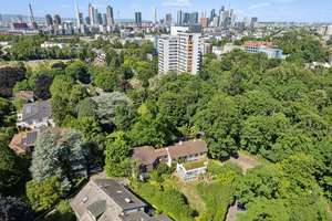 Zwei charmante Stadtvillen mit Flair & Privatsphäre im Süden Frankfurts, direkt am Stadtwald – Die vollständige Adresse der Immobilie erhältst du vom Anbieter., 60528 Niederrad, Frankfurt am Main – Vorschaubild 2