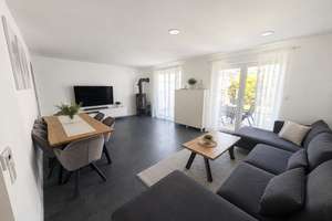 Kernsaniertes Einfamilienhaus mit Einbauküche, Terrasse und Garage in Niederkassel – Die vollständige Adresse der Immobilie erhältst du vom Anbieter., 53859 Niederkassel – Vorschaubild 2