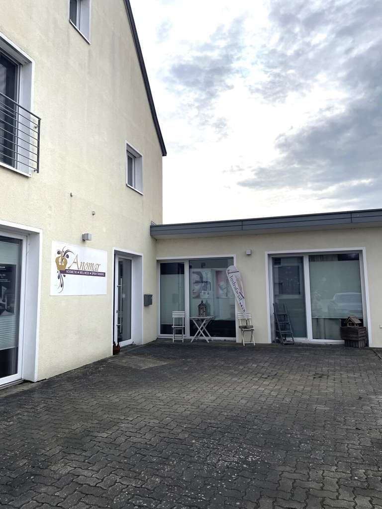 Immobilie in Rot am See - Rot am See:  Stilvoll saniertes Einfamilienhaus mit 2. Einheit-großzügigen Flächen und vielseitigen  - Bild 1