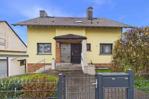 Usingen-Eschbach: Vielseitiges Wohnhaus mit Einliegerwohnung – Die vollständige Adresse der Immobilie erhältst du vom Anbieter., 61250 Usingen – Vorschaubild 2