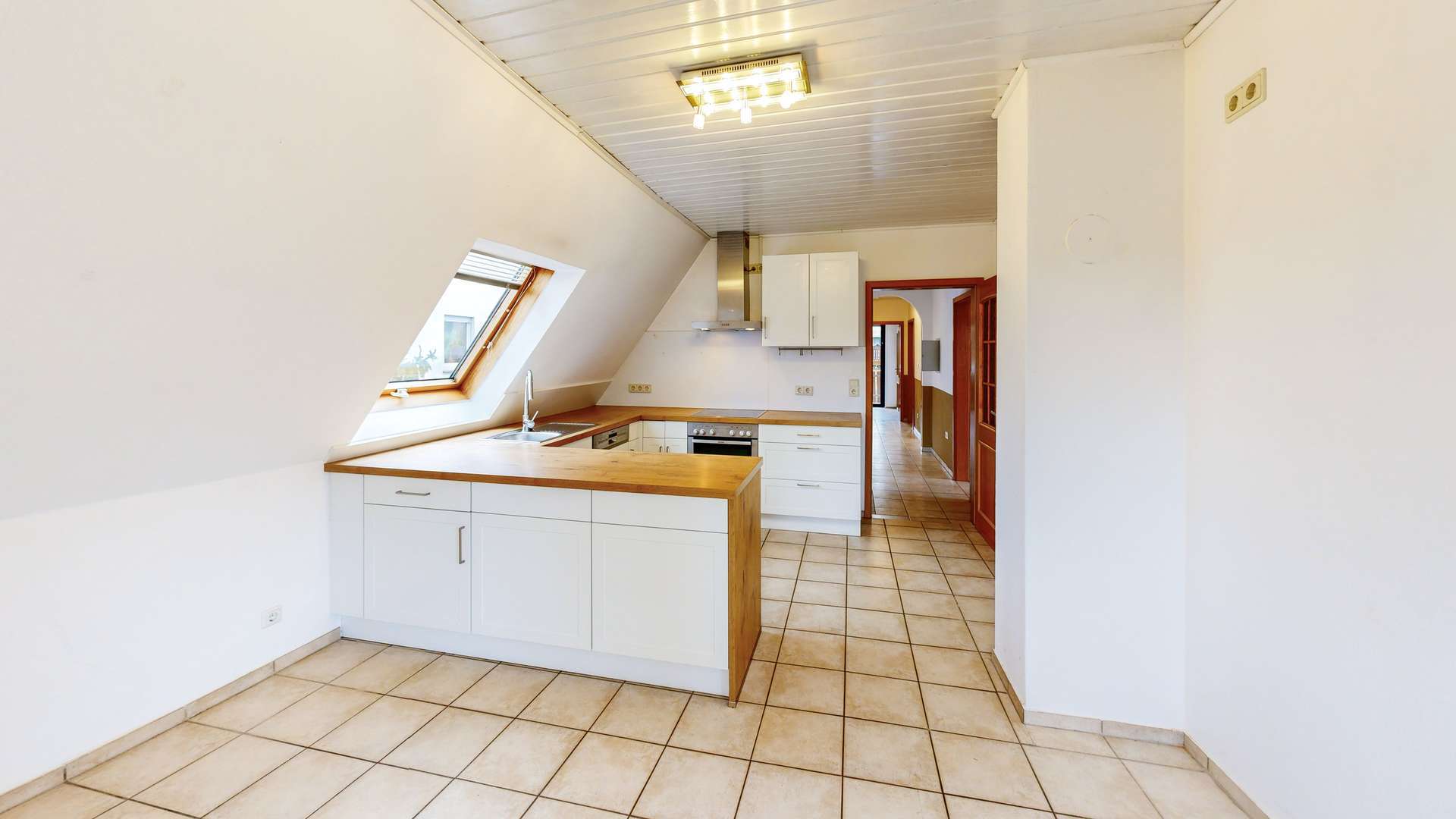 Immobilie in Eibelstadt - Attraktive 4-Zimmer-Dachgeschosswohnung in ruhiger Lage – ideal für Familien, Paare & Kapitalanleger - Bild 4