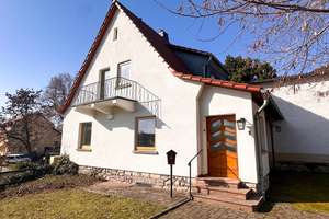 WOHNEN MIT AUSBLICK! Großzügiges Einfamilienhaus mit Wintergarten, Balkon und Sonnenterrasse – Die vollständige Adresse der Immobilie erhältst du vom Anbieter., 6567 Bad Frankenhausen/Kyffhäuser – Vorschaubild 1