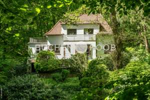 Architektonisch reizvolle Bestandsimmobilie mit genehmigter Zukunftsperspektive in HH-Blankenese